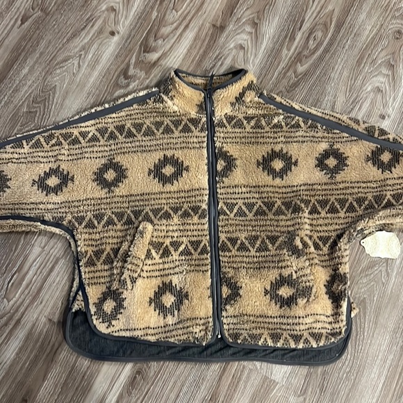 Altar’d State Aztec Sherpa Wubby Zip Up Jacket - Picture 5 of 9